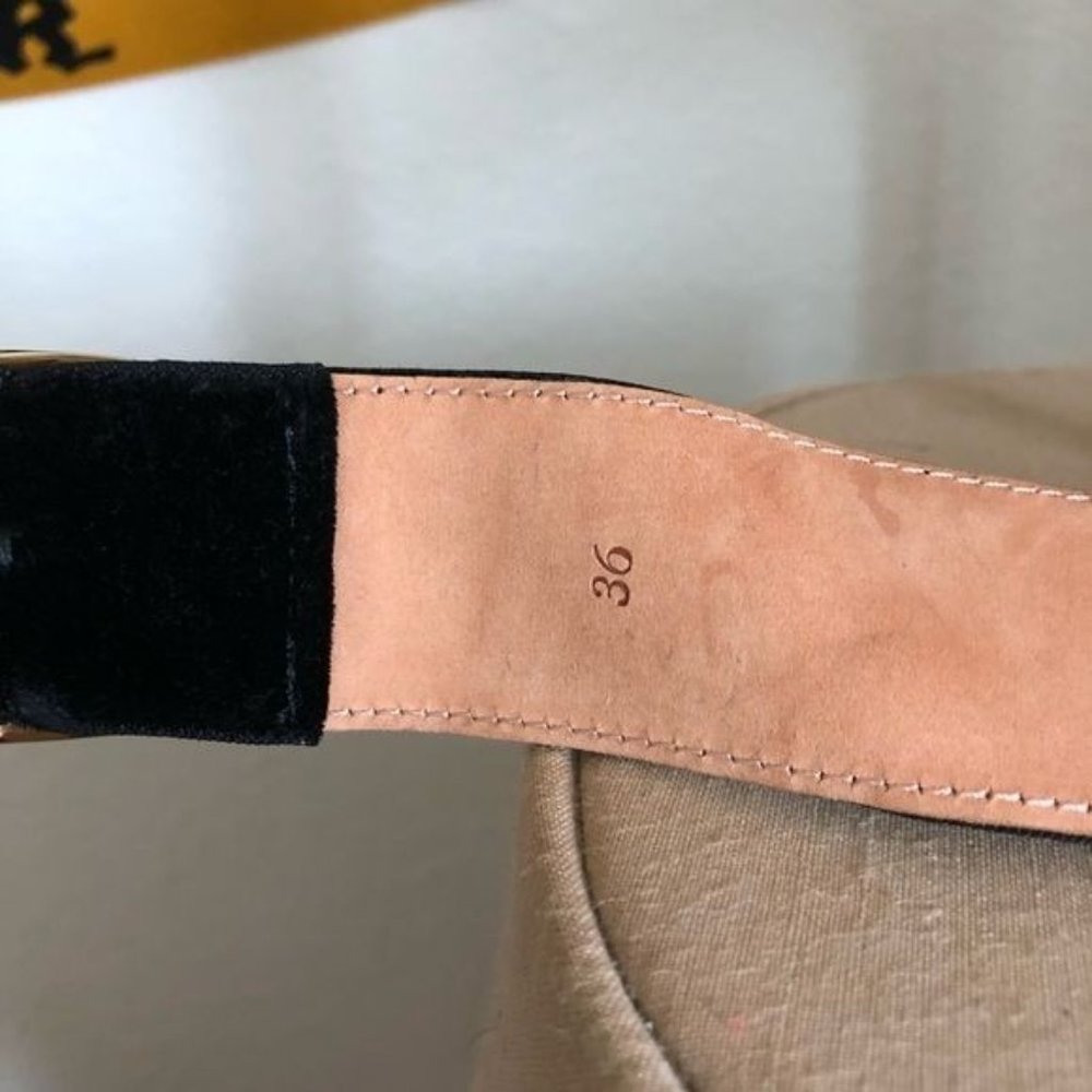 Louis Vuitton Velvet Leather Backed Branded Logo Buckle Belt - Picture 6 of 11